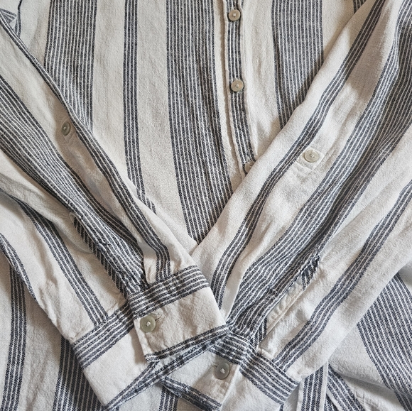 Orvis Linen/Rayon Blend Button Up Stripe Blouse. Size Large. - Picture 9 of 9